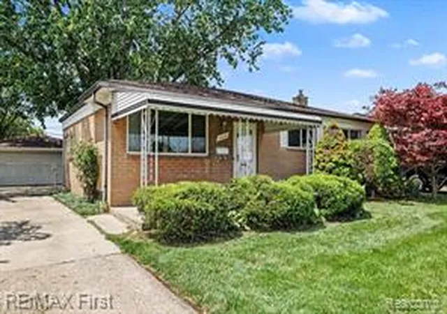 Homes for sale in Warren, MI | 30631 Pinto Dr, Warren, MI 48093 | MLS# 61009349