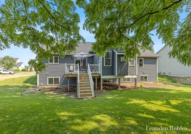 2nd image of 6587 Alward Dr, Hudsonville, MI 49426 | MLS# 70548722