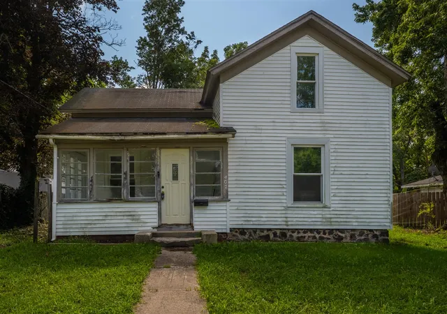 2nd image of 407 Michigan Ave, Dowagiac, MI 49047 | MLS# 70553661