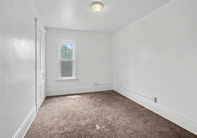 Listing Photo 5 - Condo for sale in building located at 945 Sheridan Ave, Grand Rapids, MI 49503