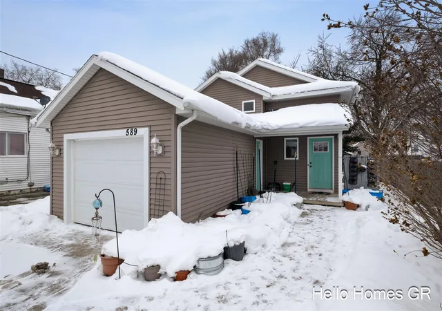 Photo 2 of Sale Pending at 589 34th Street, Wyoming, MI 49509 | MLS# 70514051 | Listing updated on 2026-02-10