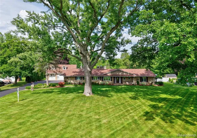 Homes for sale in Burton, MI | 1360 Kra Nur Dr, Burton, MI 48509 | MLS# 61006869