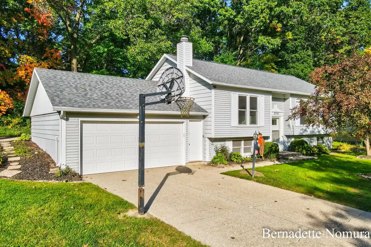Photo 1 of Single family home for sale at 3745 Algansee Dr, Grand Rapids, MI 49525 | MLS# 70563334 | Listing updated on 2026-10-20