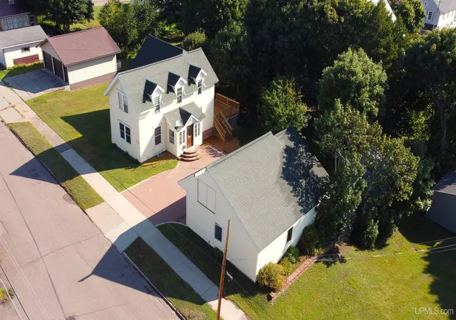 Photo 1 of Single family home for sale at 913 Maple St, Lake Linden, MI 49945 | MLS# 50220056 | Listing updated on 2026-09-03