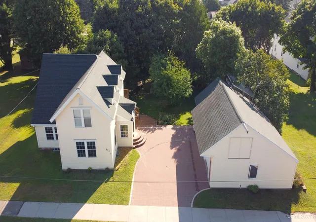 Photo 2 of Single family home for sale at 913 Maple St, Lake Linden, MI 49945 | MLS# 50220056 | Listing updated on 2026-09-03