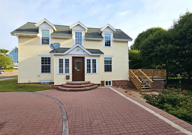 Photo 3 of Single family home for sale at 913 Maple St, Lake Linden, MI 49945 | MLS# 50220056 | Listing updated on 2026-09-03