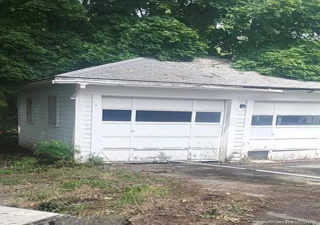 2nd image of 914 Stockdale St, Flint, MI 48504 7235 | MLS# 61023287