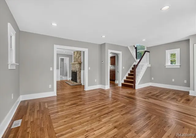 Photo 3 of Single family home for sale at 403 Ellen St, Fenton, MI 48430 | MLS# 61019655 | Listing updated on 2026-09-03