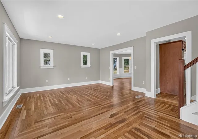 Photo 4 of Single family home for sale at 403 Ellen St, Fenton, MI 48430 | MLS# 61019655 | Listing updated on 2026-09-03