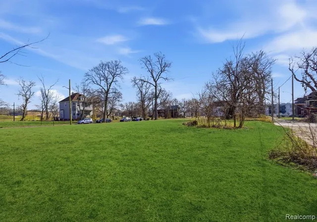 2nd image of 2179 Townsend St, Detroit, MI 48214 | MLS# 60974378