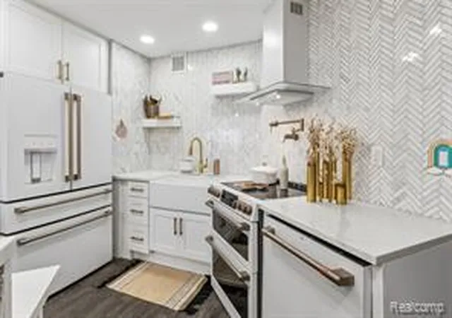 Homes for sale in Detroit, MI | 1001 W Jefferson Ave #300-7H, Detroit, MI 48226 | MLS# 61005668
