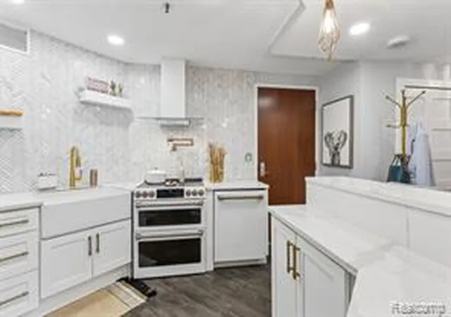 Homes for sale in Detroit, MI | 1001 W Jefferson Ave #300-7H, Detroit, MI 48226 | MLS# 61005668
