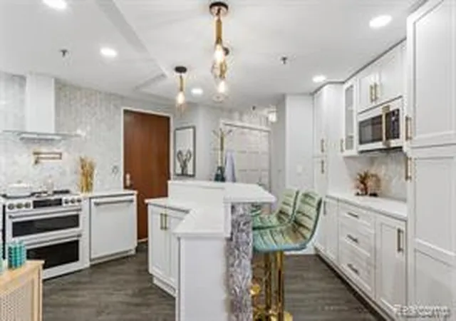 Homes for sale in Detroit, MI | 1001 W Jefferson Ave #300-7H, Detroit, MI 48226 | MLS# 61005668