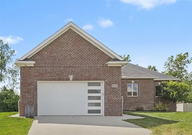 3rd image of 8308 Jack Pine Cir, Ypsilanti, MI 48197 | MLS# 70541087
