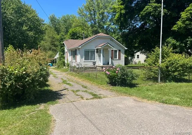 Homes for sale in Burton, MI | 1086 Forest Ave, Burton, MI 48509 | MLS# 60997848