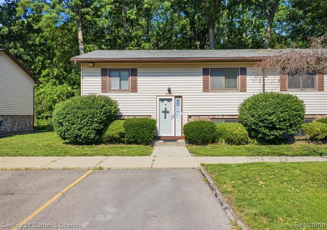 Listing Photo 1 - Condo for sale in building located at 38098 Hixford Pl, Westland, MI 48185 - Unit #