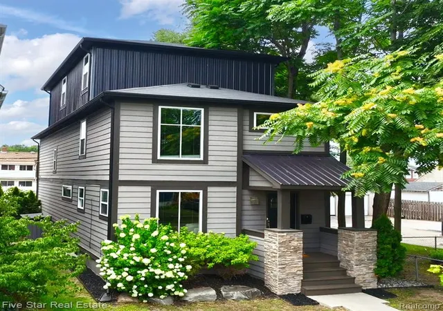 1st image of 501 N Center St, Royal Oak, MI 48067 1789 | MLS# 61023535