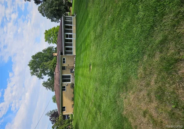 2nd image of 831 Sunnybeach Blvd, White Lake, MI 48386 | MLS# 61018579