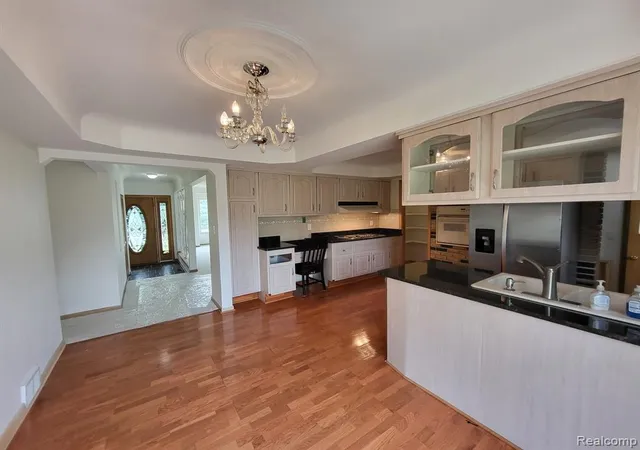 5th image of 831 Sunnybeach Blvd, White Lake, MI 48386 | MLS# 61018579