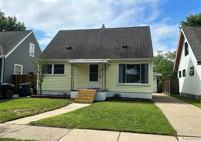 Homes for sale in Royal Oak, MI | 2022 E Lincoln Ave, Royal Oak, MI 48067 | MLS# 61004571