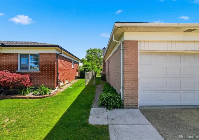 3rd image of 3418 Winterfield Dr, Warren, MI 48092 4255 | MLS# 61002110