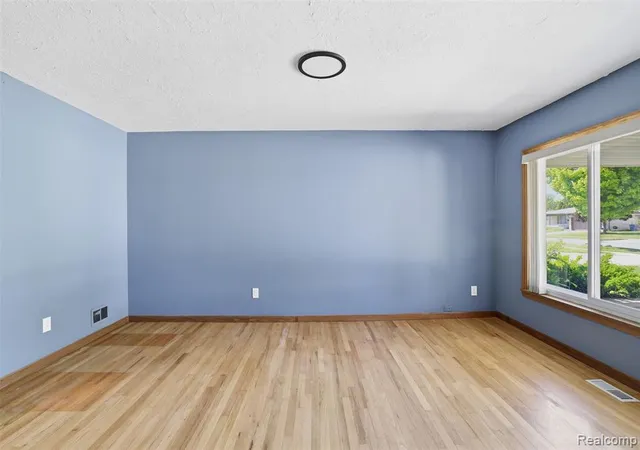 5th image of 3418 Winterfield Dr, Warren, MI 48092 4255 | MLS# 61002110