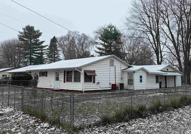 Homes for sale in Owosso, MI | 704 Isham Rd, Owosso, MI 48867 | MLS# 50195898