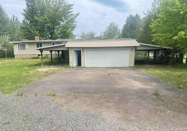 Photo 3 of Single family home for sale at 41261 Half Moon Beach Rd, Chassell, MI 49916 | MLS# 50215035 | Listing updated on 2026-08-25