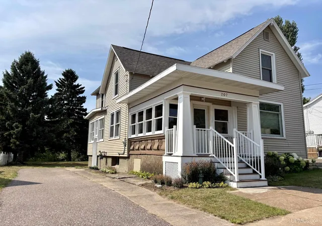 Photo 1 of Single family home for sale at 207 Mather St, Marquette, MI 49855 | MLS# 50220327 | Listing updated on 2026-09-17