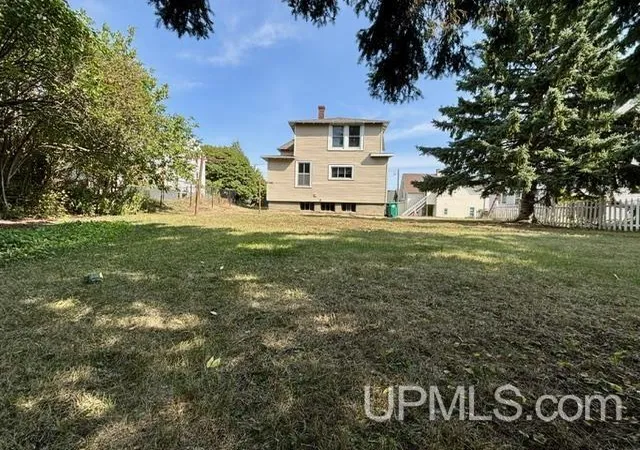 Photo 2 of Single family home for sale at 207 Mather St, Marquette, MI 49855 | MLS# 50220327 | Listing updated on 2026-09-17