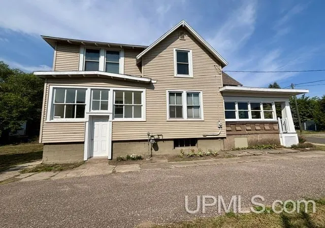 Photo 3 of Single family home for sale at 207 Mather St, Marquette, MI 49855 | MLS# 50220327 | Listing updated on 2026-09-17