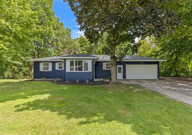 Photo 3 of Single family home for sale at 7246 Rezen Dr, Rockford, MI 49341 | MLS# 70554793 | Listing updated on 2026-09-13