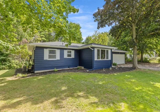 Photo 4 of Single family home for sale at 7246 Rezen Dr, Rockford, MI 49341 | MLS# 70554793 | Listing updated on 2026-09-13