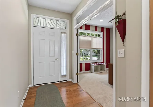 Listing Photo 2 - Condo for sale in building located at 6010 Heritage Mdw Dr, Holland, MI 49423