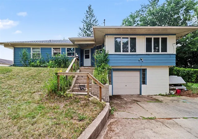 1st image of 204 W Main St, Edmore, MI 48829 | MLS# 70546117