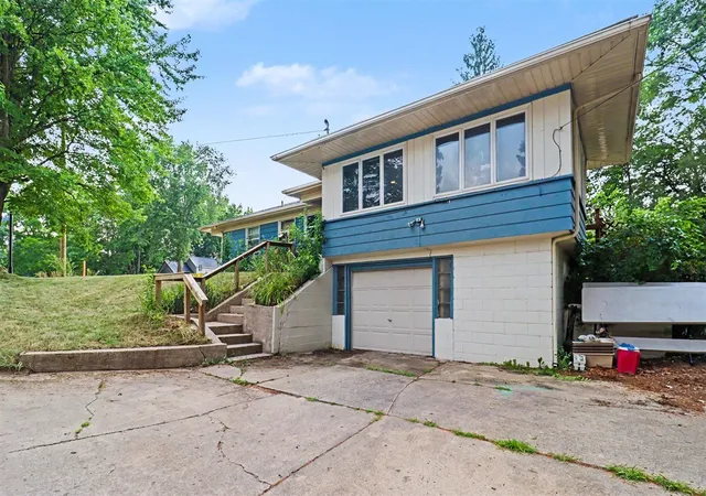 3rd image of 204 W Main St, Edmore, MI 48829 | MLS# 70546117