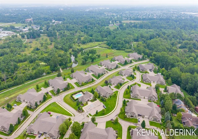 Listing Photo 3 - Condo for sale in building located at 1229 Waterwalk Dr, Holland, MI 49423