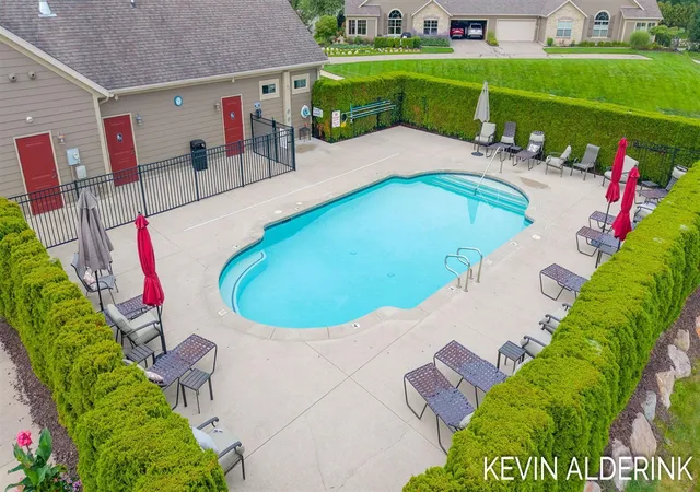 Listing Photo 4 - Condo for sale in building located at 1229 Waterwalk Dr, Holland, MI 49423