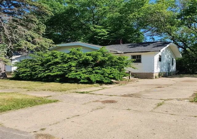 Photo 1 of Single family home for sale at 2110 Wolcott St, Flint, MI 48504 | MLS# 70545941 | Listing updated on 2026-08-27