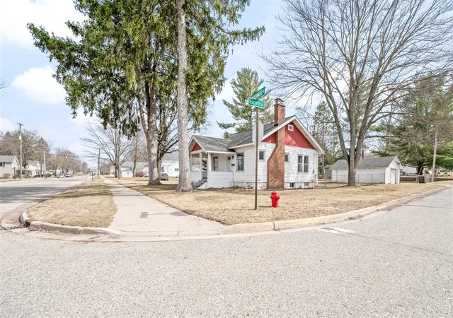 Homes for sale in Big Rapids, MI | 515 Woodward Ave, Big Rapids, MI 49307 | MLS# 70522928
