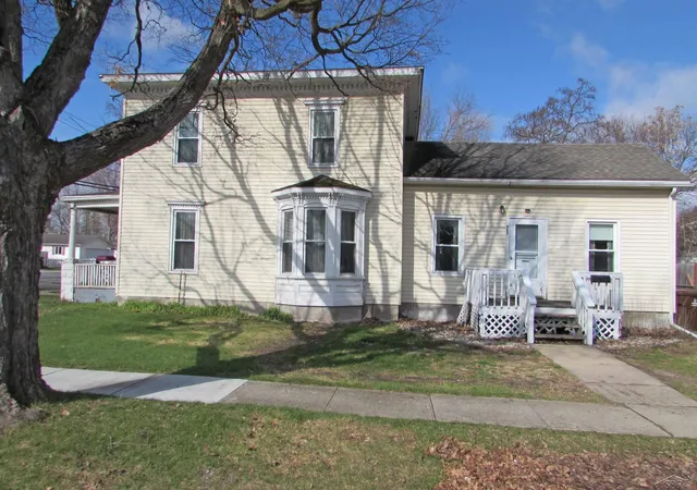 Homes for sale in Chesaning, MI | 307 N Line St, Chesaning, MI 48616 | MLS# 50203384