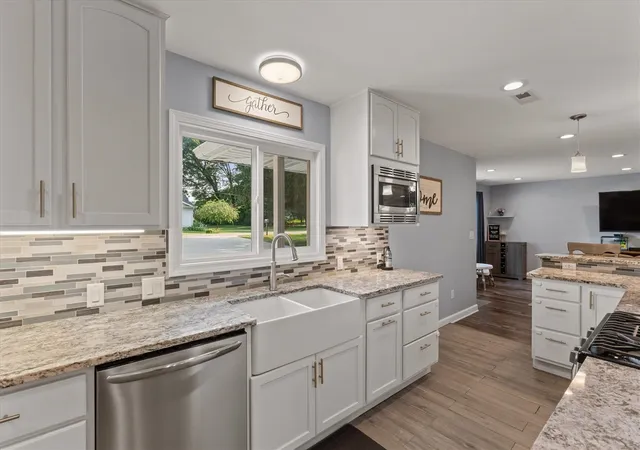 Photo 3 of Single family home for sale at 21684 Channel Pkwy, Edwardsburg, MI 49112 | MLS# 70546204 | Listing updated on 2026-09-07