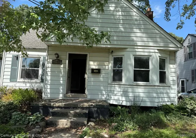 Homes for sale in Oak Park, MI | 23431 Forest St, Oak Park, MI 48237 | MLS# 61007502