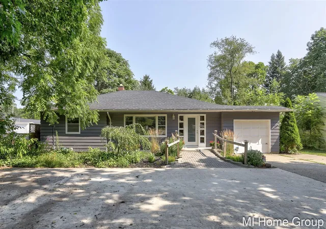 Photo 1 of Sale Pending at 252 Thomas St, Allegan, MI 49010 | MLS# 70550986 | Listing updated on 2026-08-17