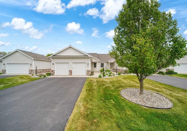 Photo 2 of Sale Pending at 4015 Eastbridge Cir, Stockbridge, MI 49285 | MLS# 70532791 | Listing updated on 2026-07-28