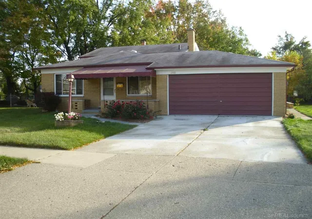1st image of 2918 Saratoga Dr, Troy, MI 48083 | MLS# 31267465