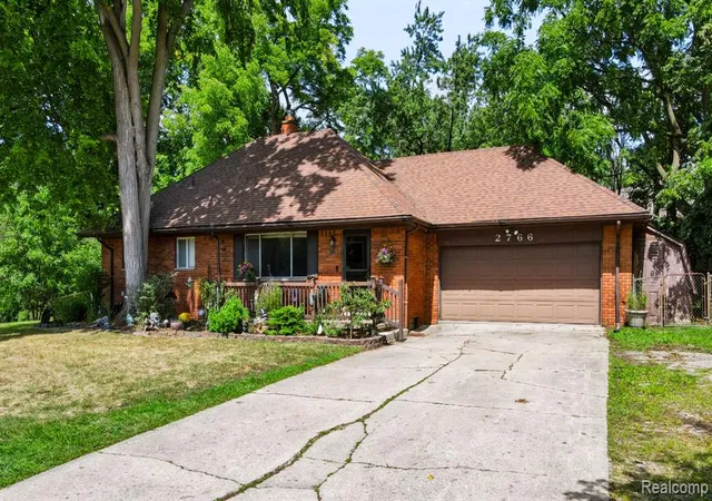 2nd image of 2766 W Huron St, Waterford, MI 48328 3628 | MLS# 61024260