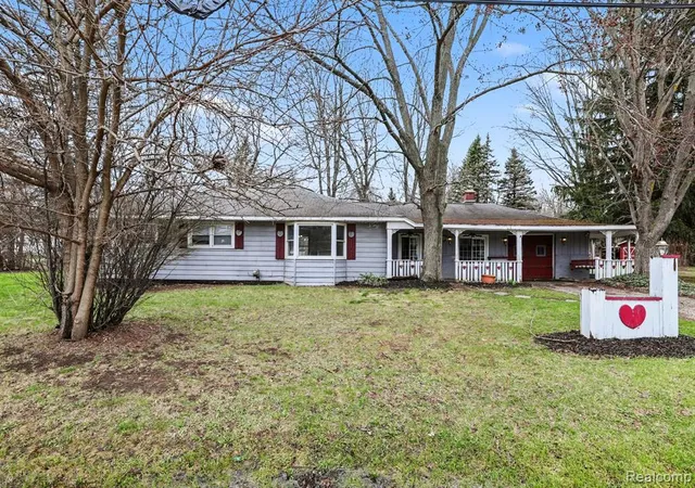 2nd image of 1260 Gilbert St, Flint, MI 48532 3529 | MLS# 61007259