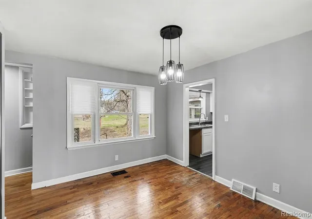 5th image of 1260 Gilbert St, Flint, MI 48532 3529 | MLS# 61007259