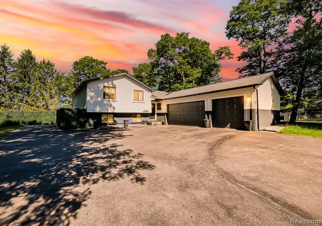 1st image of 29721 Farmington Rd, Farmington Hills, MI 48334 | MLS# 61004716